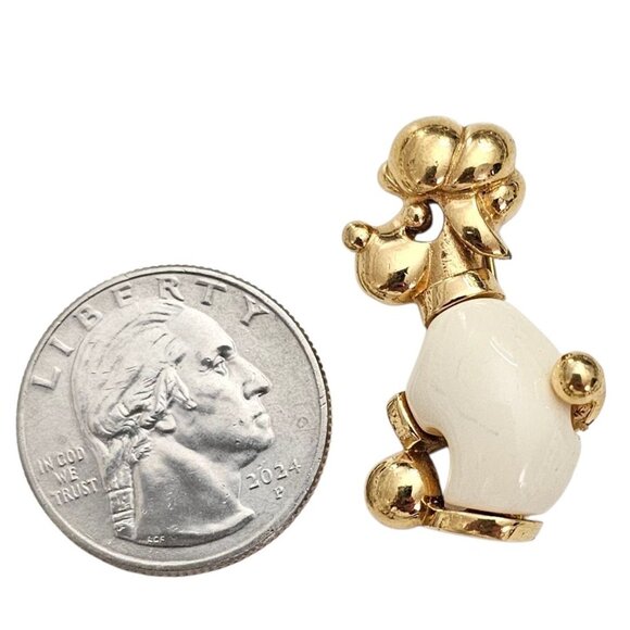 Trifari Crown Over T Gold Tone Off White Lucite Dog Brooch, Signed - Picture 5 of 7